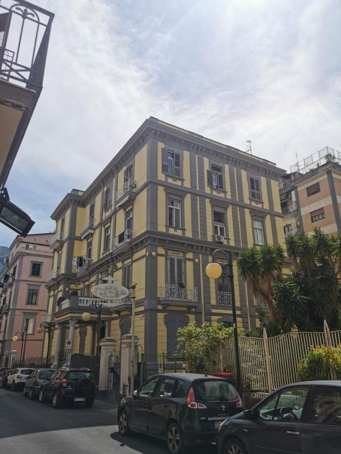カステッランマーレ・ディ・スタービア Le Stanze Di Eli E Gio Bed & Breakfast エクステリア 写真
